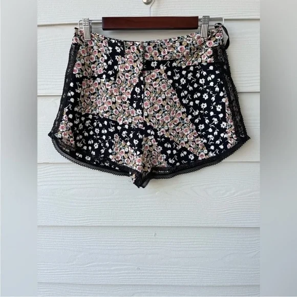 Topshop Ditsy Floral Patchwork Lace Trim Flowy Shorts NWT Size 6